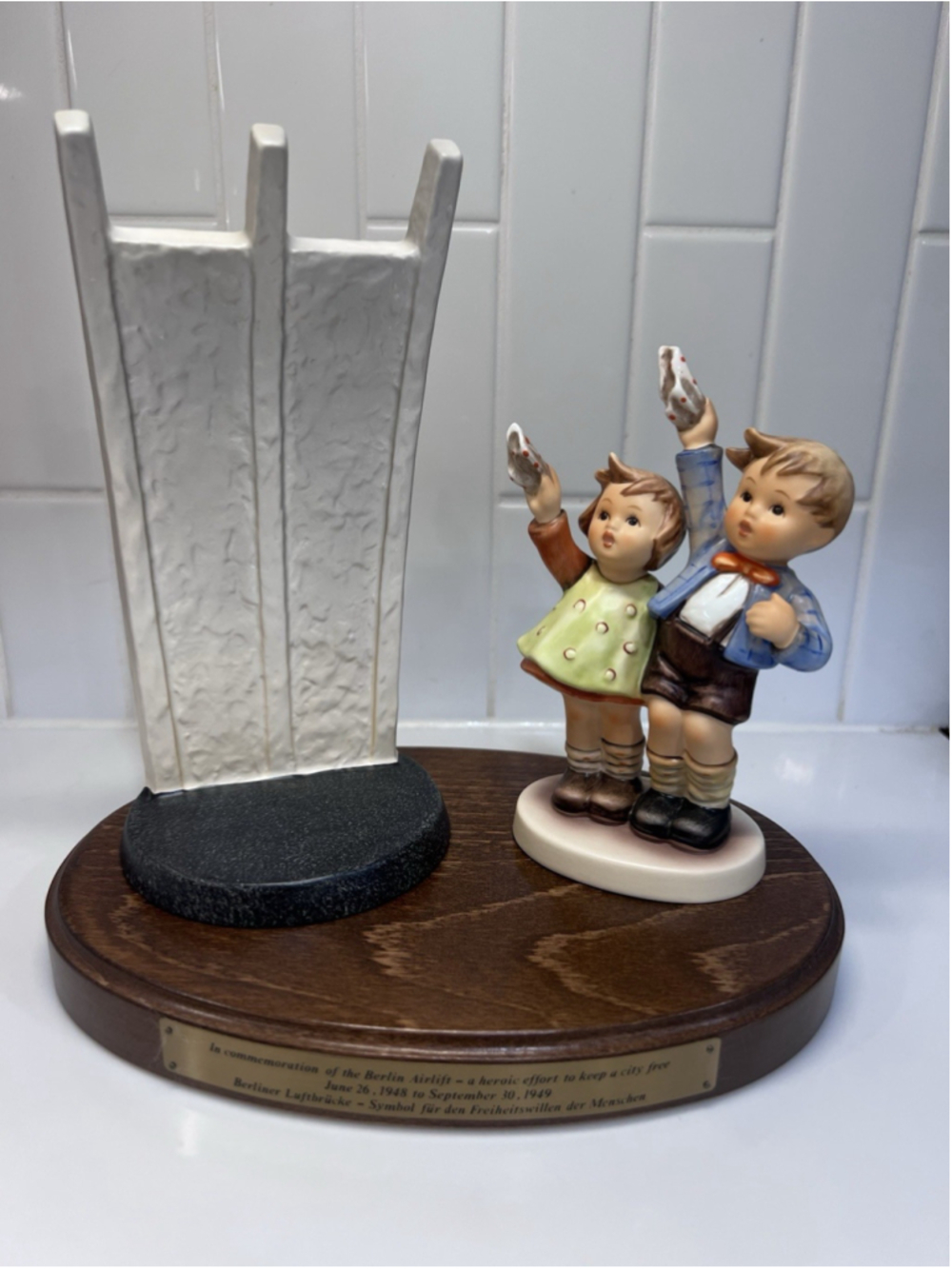 Goebel MJ Hummel Berlin Airlift Memorial Figurine Complete 83 W Box COA